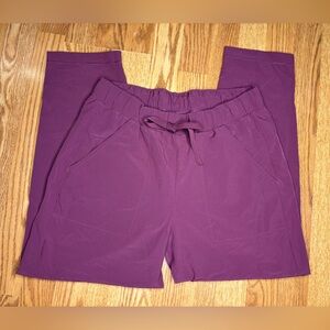 Under Armor loose fit maroon workout/ outdoor/ athletic pants with pockets